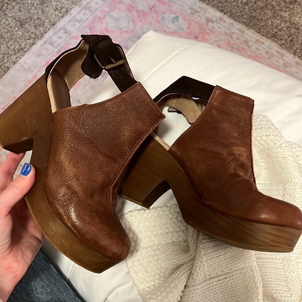 Free people clogs